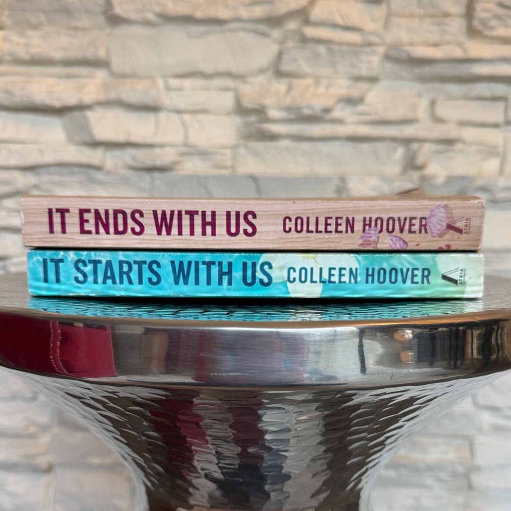 Book Set - It Ends With Us & It Starts With Us